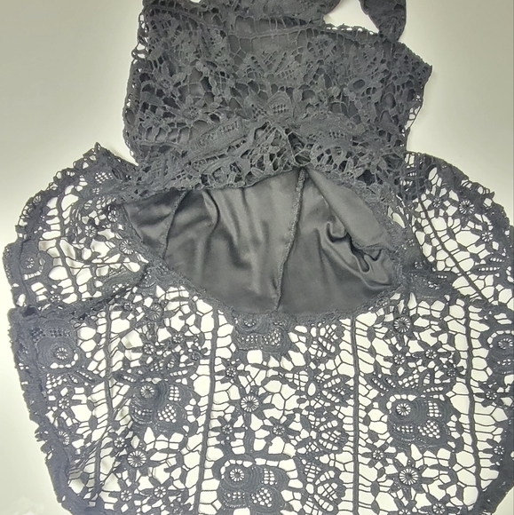 Missguided Lace Halterneck Fishtail Midi Dress in Black - Picture 4 of 5